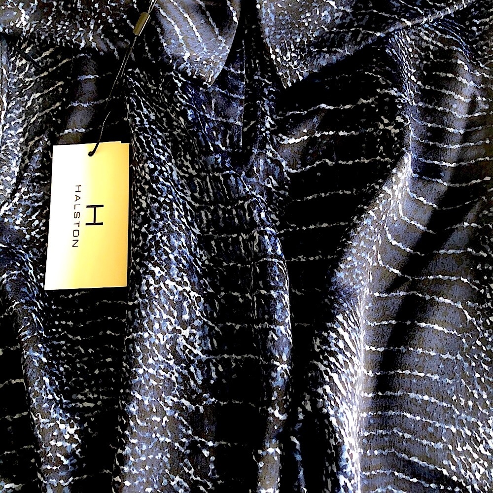 💙🤍Brand New Soft Halston Snake Patterns Blouse💙 - Picture 6 of 6